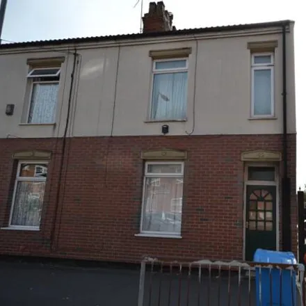 Buy this 2 bed townhouse on Holland Street in Hull, HU9 2JD