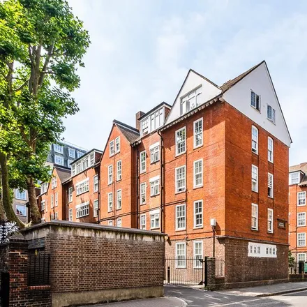Rent this 3 bed apartment on unnamed road in London, WC1N 1HP