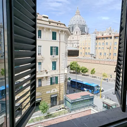 Image 8 - Viale delle Mura Aurelie, 00120 Rome RM, Italy - Apartment for rent