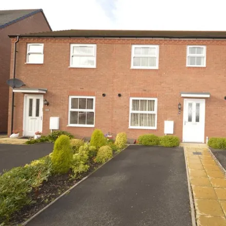 Rent this 3 bed townhouse on Greenock Crescent in Rough Hills, WV4 6EY