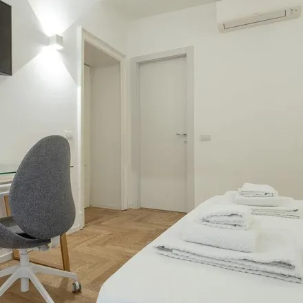 Image 2 - Tasteful 1-bedroom apartment close to Lanza metro station  Milan 20121 - Apartment for rent