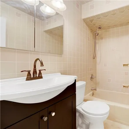 Image 3 - 1137 85th Street, New York, NY 11228, USA - Townhouse for sale