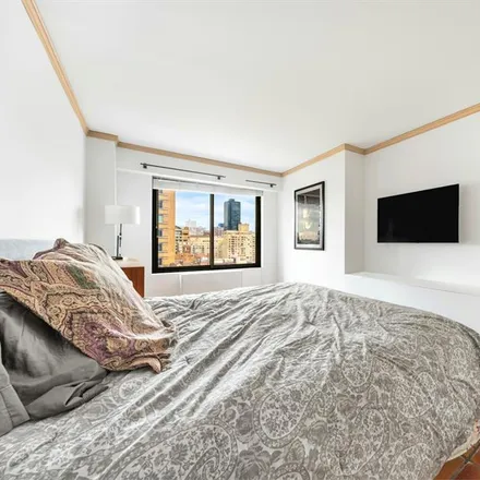 Image 5 - 200 EAST 61ST STREET 22F in New York - Apartment for sale