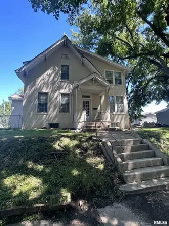 Buy this 4 bed house on 630 South 12th Street in Burlington, IA 52601