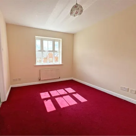 Image 6 - Bluebell Way, London, IG1 2JH, United Kingdom - House for rent