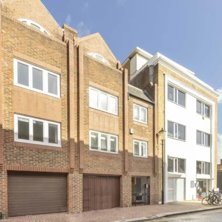 Rent this 3 bed apartment on Axis Cross House in 25-27 Mossop Street, London