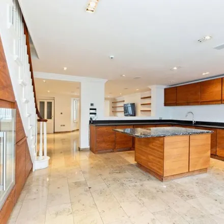 Rent this 5 bed townhouse on 18 Alma Square in London, NW8 9QA