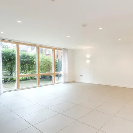Rent this 3 bed apartment on Helenslea Avenue in London, NW11 8NE