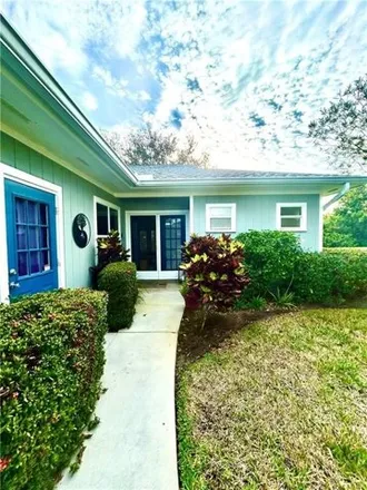 Buy this 2 bed house on 610 E Pointe Ct Sw in Vero Beach, Florida
