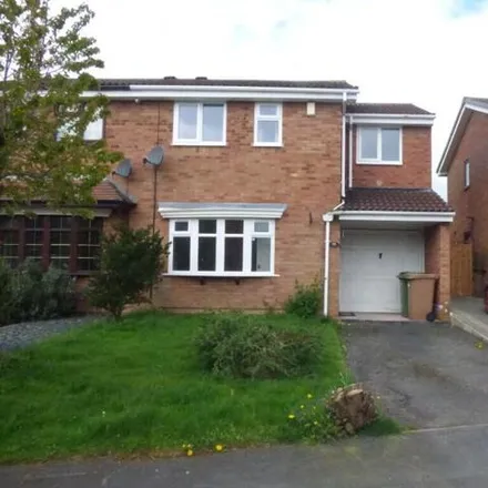 Rent this 3 bed duplex on Hillbury Drive in Walsall, WV12 5UT
