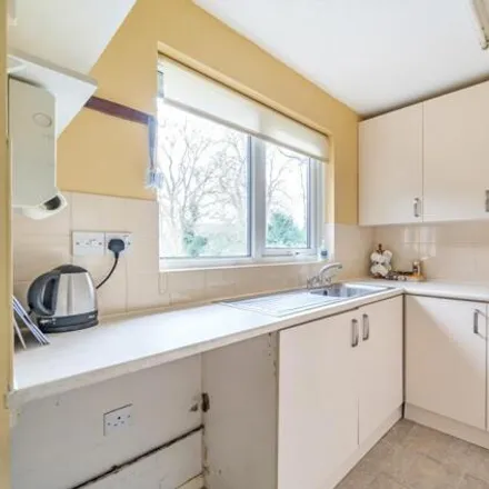 Image 3 - Darfield Road, Guildford, GU4 7YY, United Kingdom - House for sale