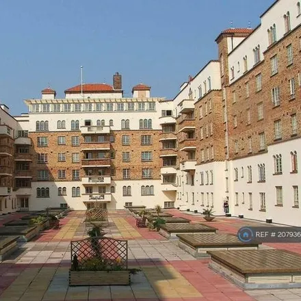 Image 2 - San Remo Towers, Sea Road, Bournemouth, BH5 1DL, United Kingdom - Apartment for rent