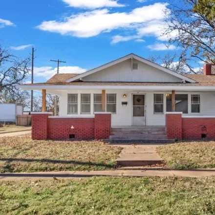 Buy this 3 bed house on 61 North 14th Street in Duncan, OK 73533