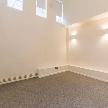 Rent this 1 bed apartment on Mortimer Wheeler House in Eagle Wharf Road, De Beauvoir Town