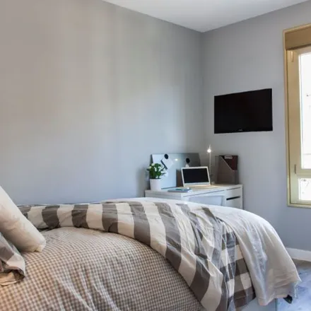 Rent this 1 bed apartment on Hostal Arrate in Calle de Gaztambide, 61