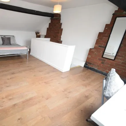 Image 5 - Kettle Black, 301 Ecclesall Road, Sheffield, S11 8NX, United Kingdom - Townhouse for rent