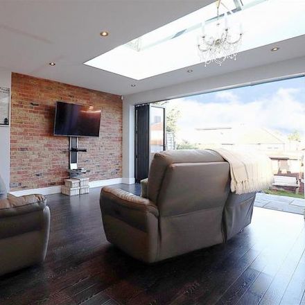 Rent this 3 bed house on Cray Road in London, DA17 6LT