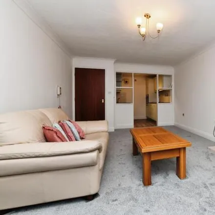 Image 4 - Beeches Spinney, Warley, CM14 5HH, United Kingdom - Apartment for sale