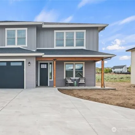 Buy this 6 bed house on 2516 Plateau Dr in East Wenatchee, Washington
