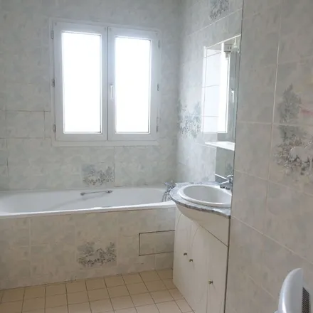 Rent this 2 bed apartment on 59BIS Rue Paul Doumer in 78510 Triel-sur-Seine, France