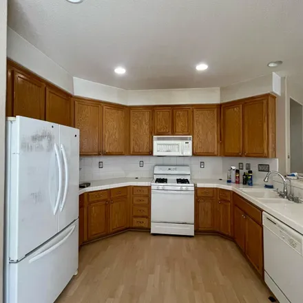 Image 4 - 13665 Onyx Avenue, Lathrop, CA 95330, USA - Apartment for rent