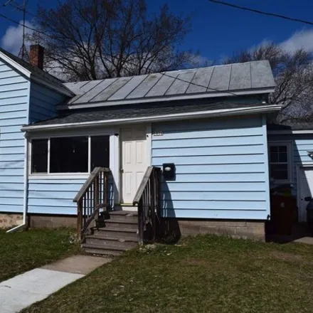 Buy this 5 bed house on 1056 Portage Street in Stevens Point, WI 54481