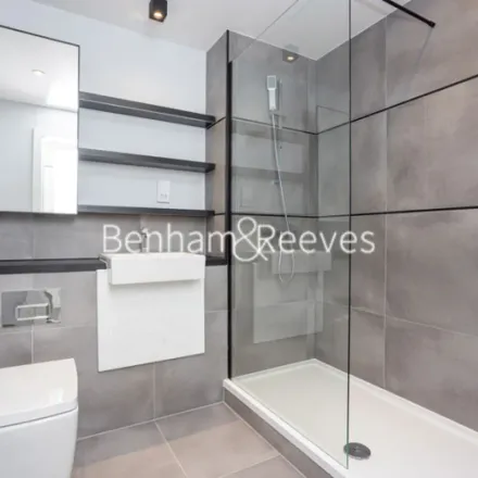 Image 5 - Skyline Tower, Woodberry Grove, London, N4 2SB, United Kingdom - Apartment for rent