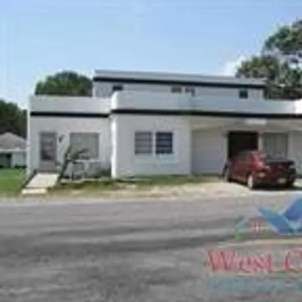 Buy this 6 bed house on 989 East Augusta Street in Clinton, MO 64735