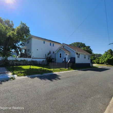 Image 2 - 2 Seawood Avenue, Keansburg, NJ 07734, USA - House for sale