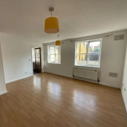 Buy this 2 bed apartment on unnamed road in Gravesend, DA11 0BP
