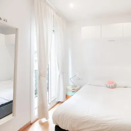 Rent this 2 bed apartment on Carrer dels Pescadors in 08001 Barcelona, Spain