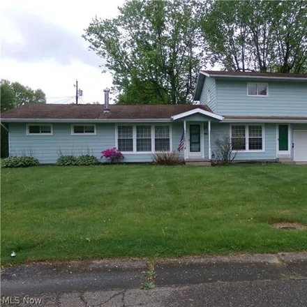 Buy this 4 bed house on 1525 Arrowhead Drive in Coshocton, OH 43812