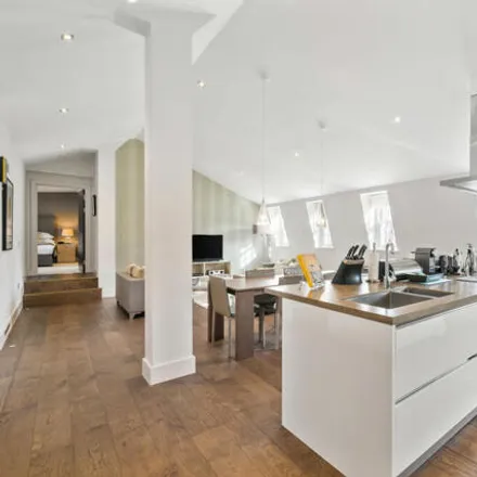 Rent this 3 bed room on 126 Brompton Road in London, SW3 1JD