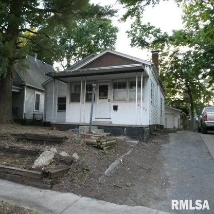 Buy this 2 bed house on 2537 S 10th St in Springfield, Illinois