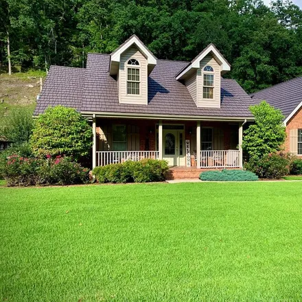 Buy this 3 bed house on 552 Cedar Creek Road in Pikeville, KY 41501