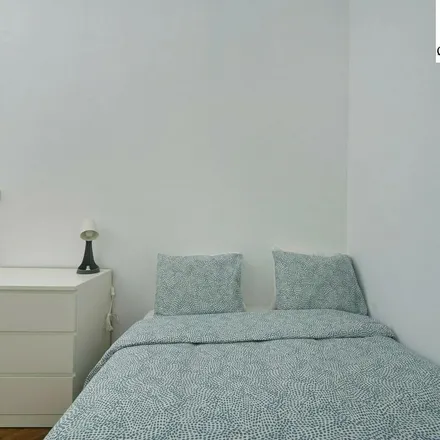 Rent this 15 bed apartment on Peróla do Parque in Rua Sampaio e Pina 13, 1070-241 Lisbon