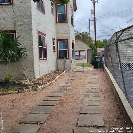 Image 3 - 1547 West Agarita Avenue, San Antonio, TX 78201, USA - Duplex for sale