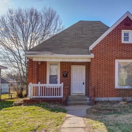 Buy this 3 bed house on 2241 North Ramsey Avenue in Springfield, MO 65803