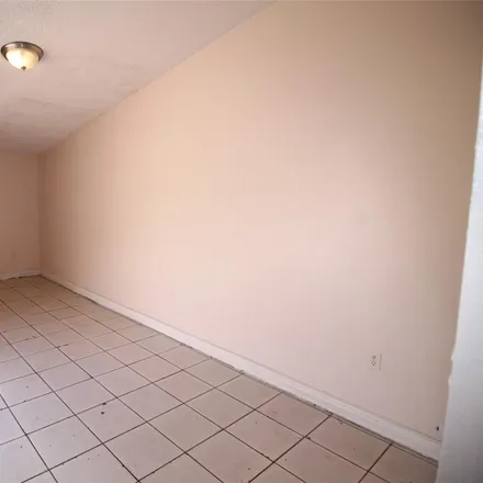 Image 6 - 4250 West 11th Lane, Hialeah, FL 33012, USA - Townhouse for sale