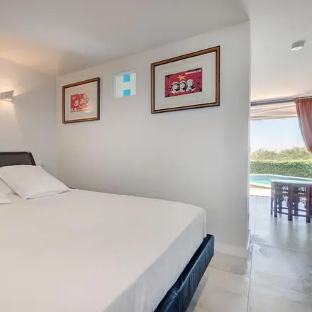 Rent this 1 bed apartment on Farmacia Torreguadiaro in Avenida Mar del Sur, 11310 San Roque