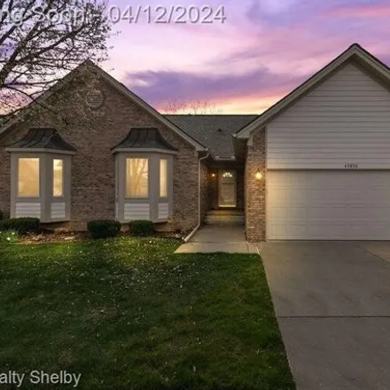 Buy this 3 bed condo on 13853 Treeland Drive in Shelby Charter Township, MI 48315