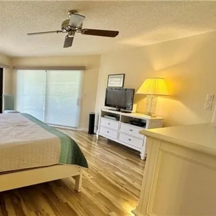 Image 7 - Cypress Lake Country Club, 6767 Winkler Road, Fort Myers Beach, Lee County, FL 33919, USA - Condo for rent