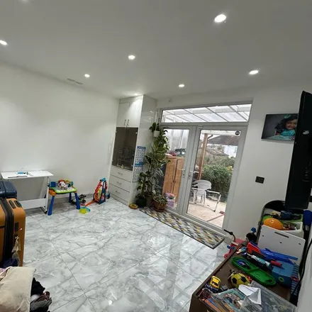 Image 2 - 99 Cannon Lane, London, HA5 1HR, United Kingdom - Duplex for rent