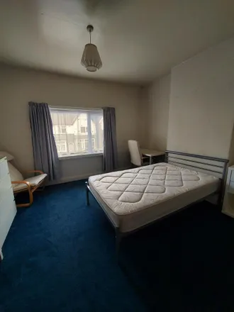 Rent this 4 bed room on 214 Heeley Road in Selly Oak, B29 6EN