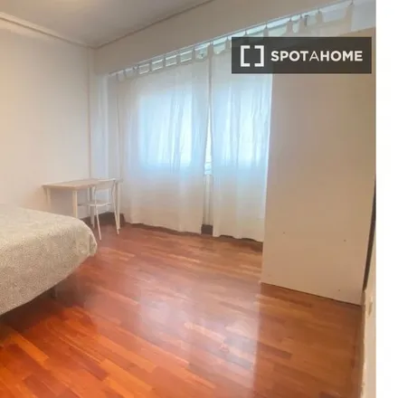 Rent this 5 bed room on Sancho de Azpeitia kalea in 2, 48014 Bilbao