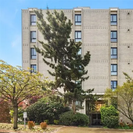 Buy this 2 bed condo on 7 Highland Drive in Seattle, WA 98109