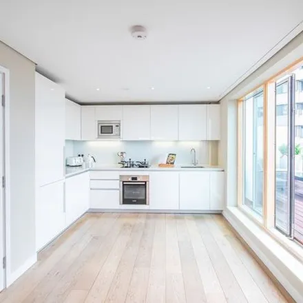 Rent this 3 bed apartment on 5 Merchant Square in London, W2 1AY