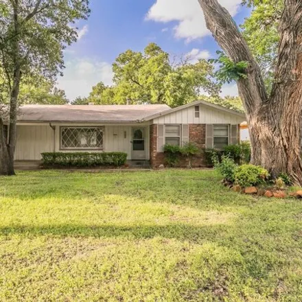 Buy this 3 bed house on 7109 Robinhood Lane in Fort Worth, TX 76112
