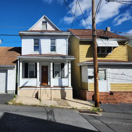 Image 1 - Peterson Auto, 241 Cherry Street, St. Clair, PA 17970, USA - House for rent