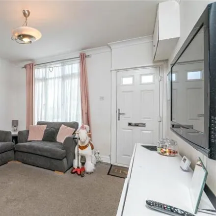 Buy this 3 bed townhouse on Sutton Court Drive in Sutton, SS4 1HS
